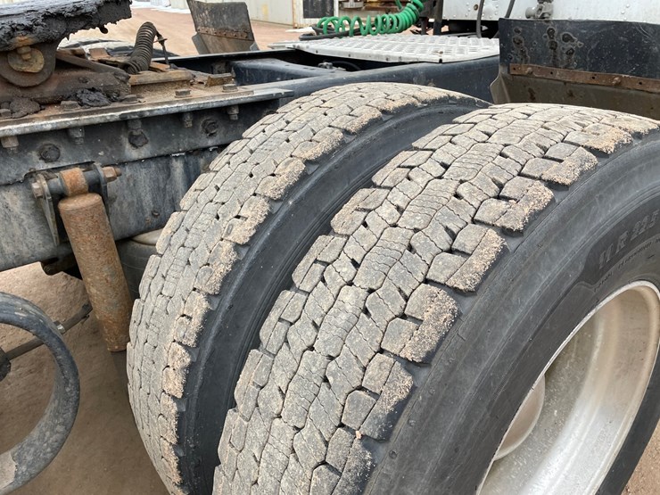 2016-kenworth-t660-image-23