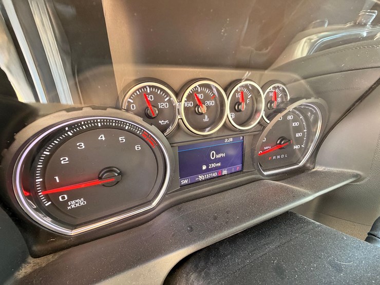 2022-chevrolet-silverado-2500-image-22