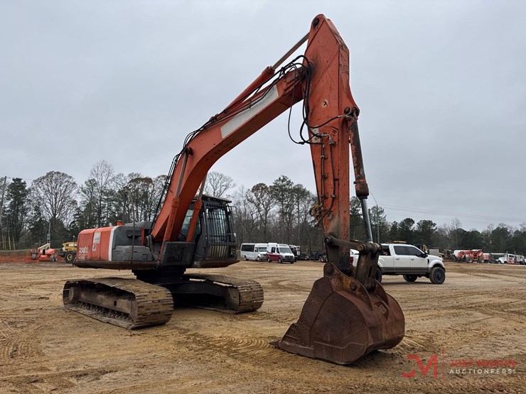 2007-hitachi-zx240-lc-3-image-3