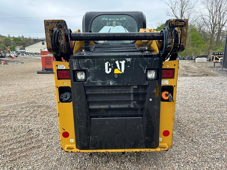 2019-caterpillar-232d-image-3