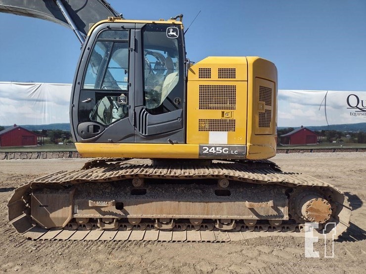 2014-deere-245g-lc-image-15