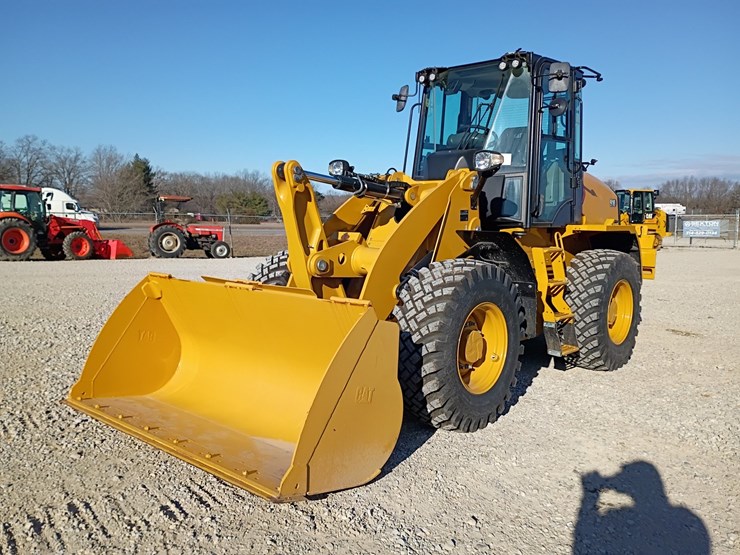 2023-caterpillar-910-image-1