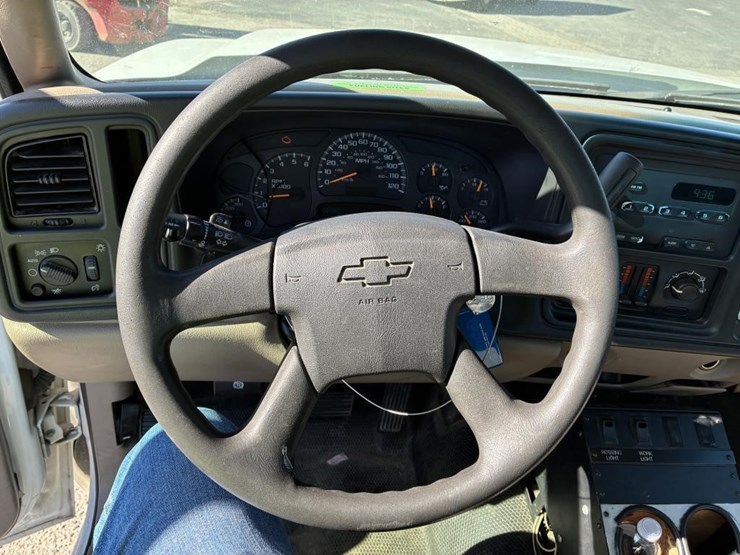 2005-chevrolet-silverado-2500-image-11