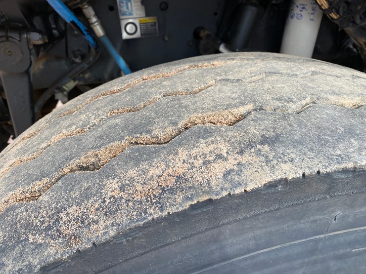 2017-peterbilt-348-image-13