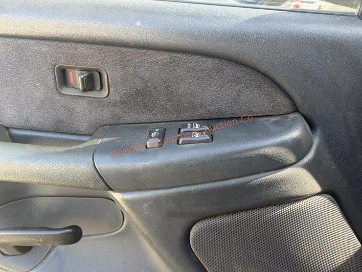 2001-chevrolet-silverado-2500-image-29