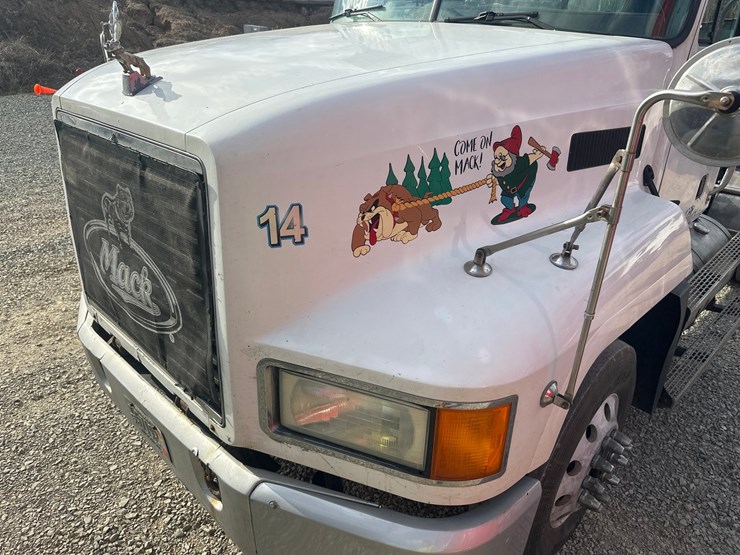 2002-mack-ch613-image-9