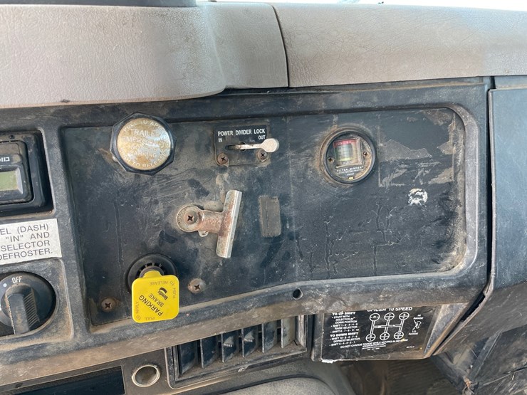 1999-international-4900-image-35