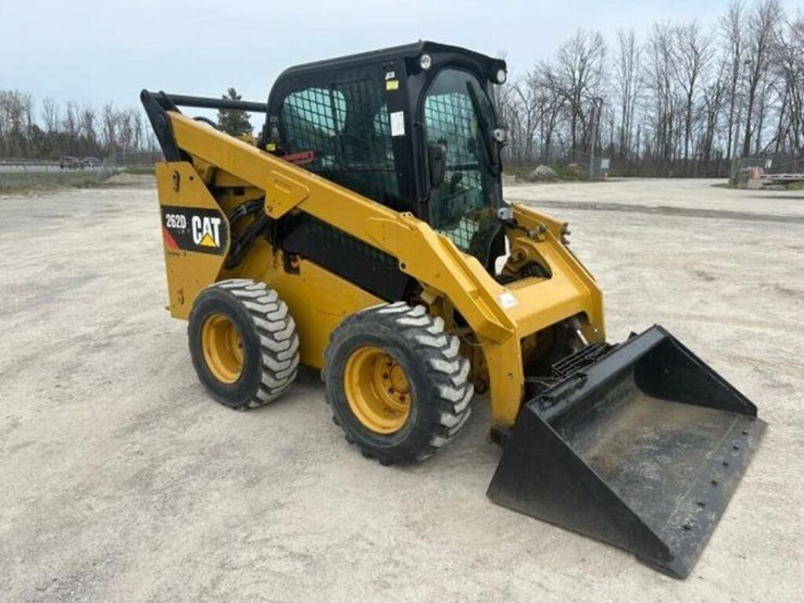 2014-caterpillar-262d-image-3