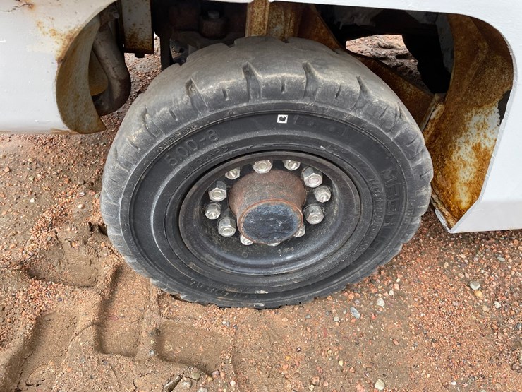 #1165-•-unicarriers-3,450-lbs-lp-forklift-image-21