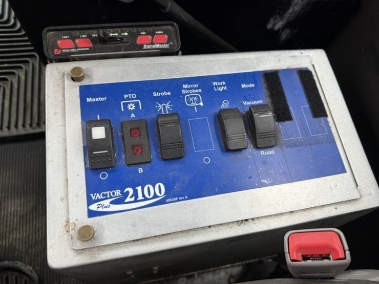 2015-kenworth-t440-image-35