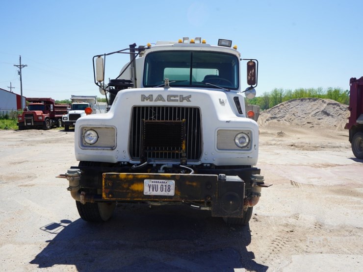 1985-mack-dm686s-image-2