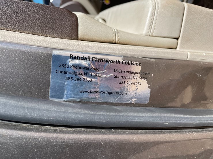 2011-cadillac-srx-image-40