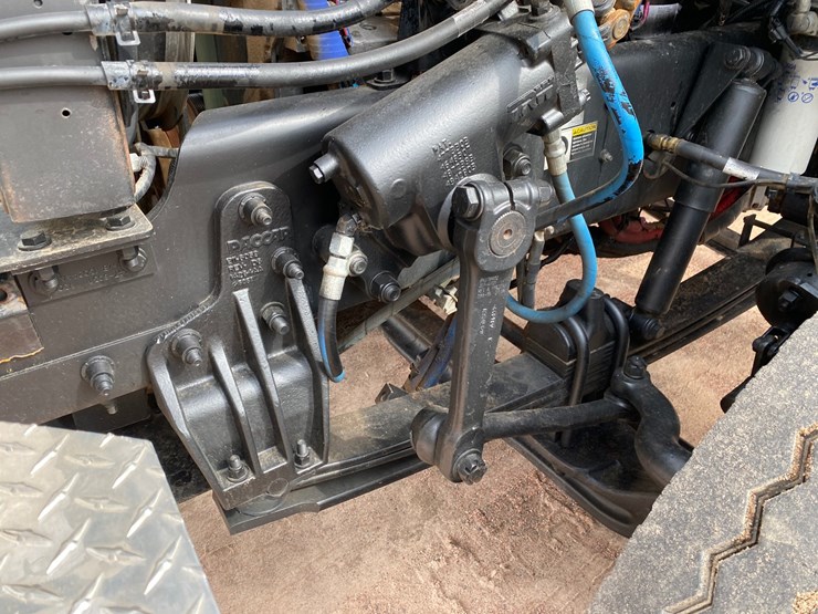 2017-peterbilt-348-image-36