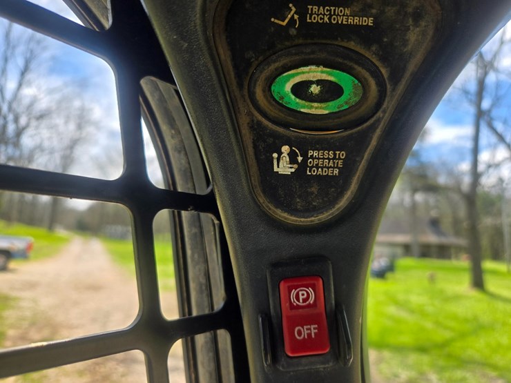 2010-bobcat-t650-image-42