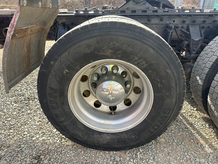 2002-mack-ch613-image-58