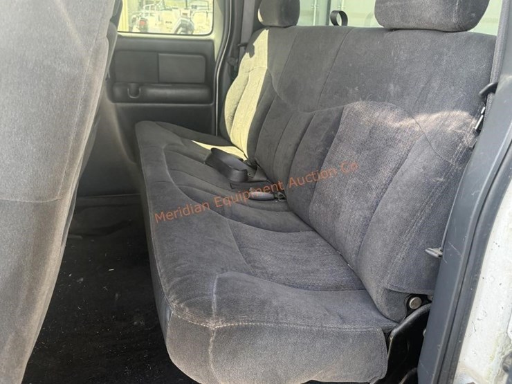 2001-chevrolet-silverado-2500-image-33