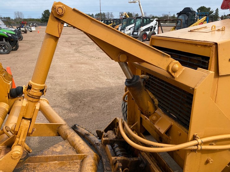 #1004-•-1982-allis-chalmers-714-series-b-industrial-plow-tractor-image-19