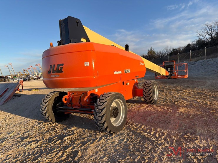 2015-jlg-800s-image-4