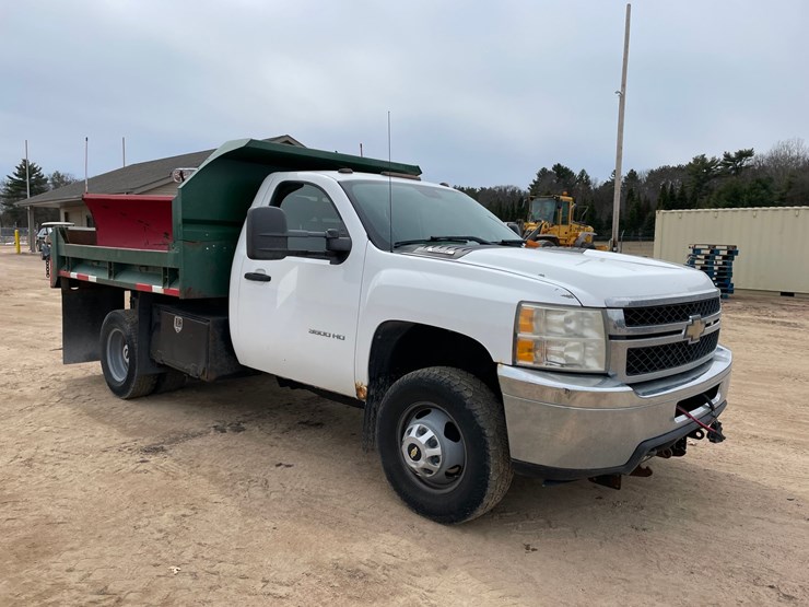 2011-chevrolet-3500-image-7