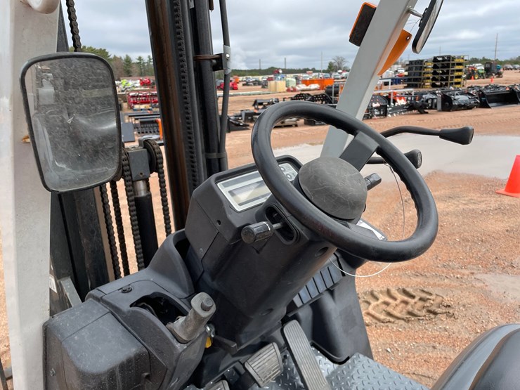 #1165-•-unicarriers-3,450-lbs-lp-forklift-image-15