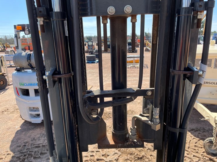 #1133-•-unicarriers-lp-forklift-image-18