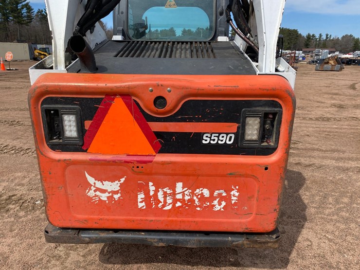 2014-bobcat-s590-image-23