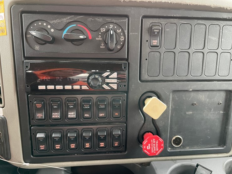 2012-international-durastar-4400-image-75