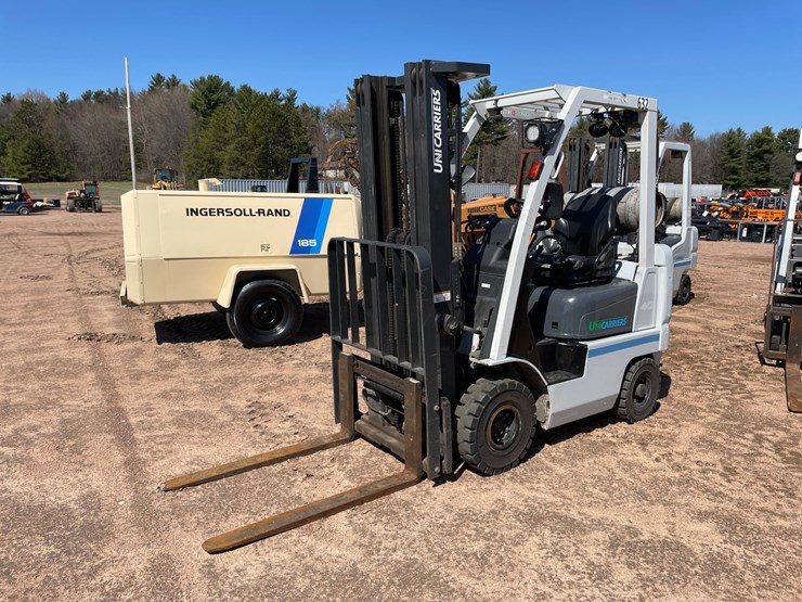 #1136-•-unicarriers-lp-forklift-image-1