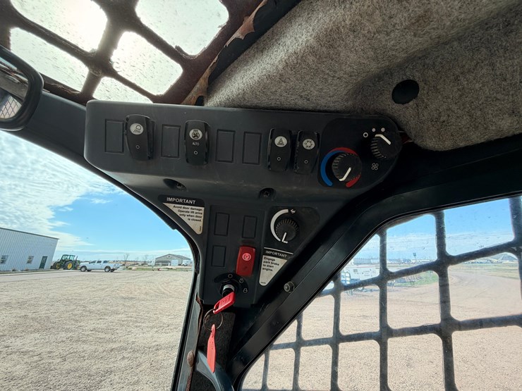 2014-deere-328e-image-21