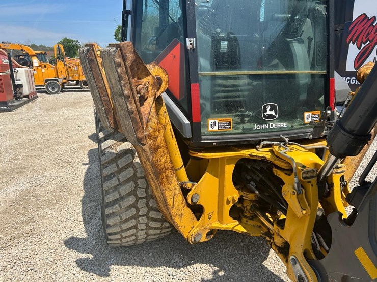 2020-deere-310l-image-15