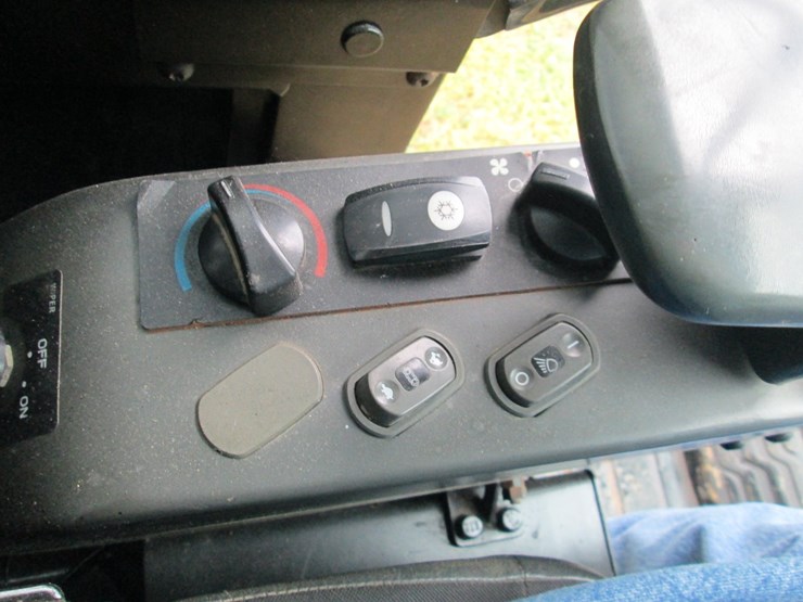 caterpillar-305.5-image-50