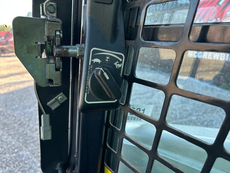 2023-bobcat-t770-image-22