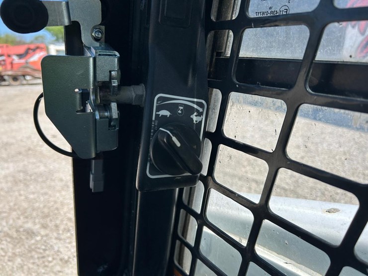 2019-bobcat-t595-image-23