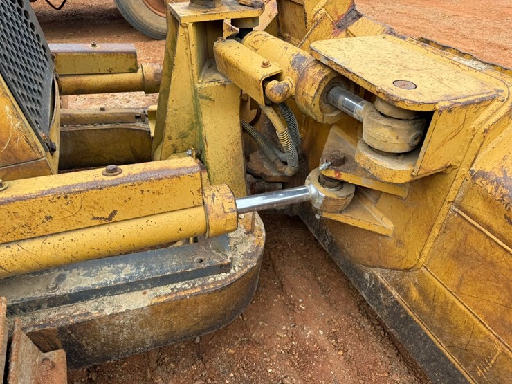 caterpillar-d4c-image-17