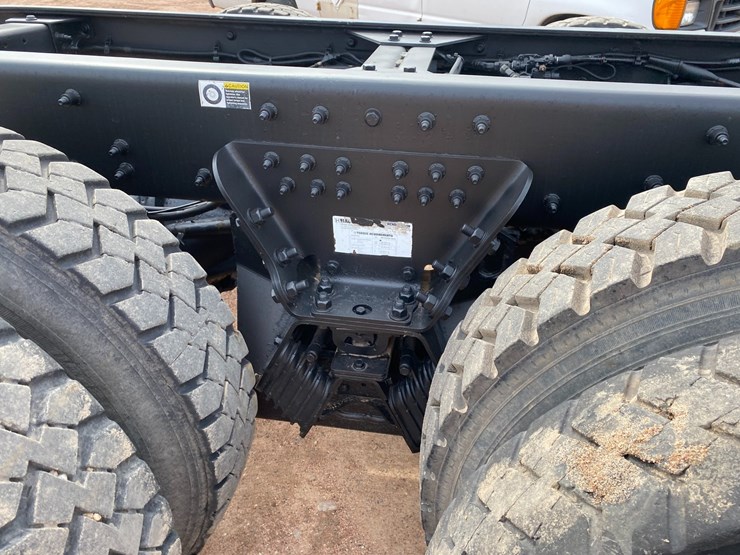 2017-peterbilt-348-image-24