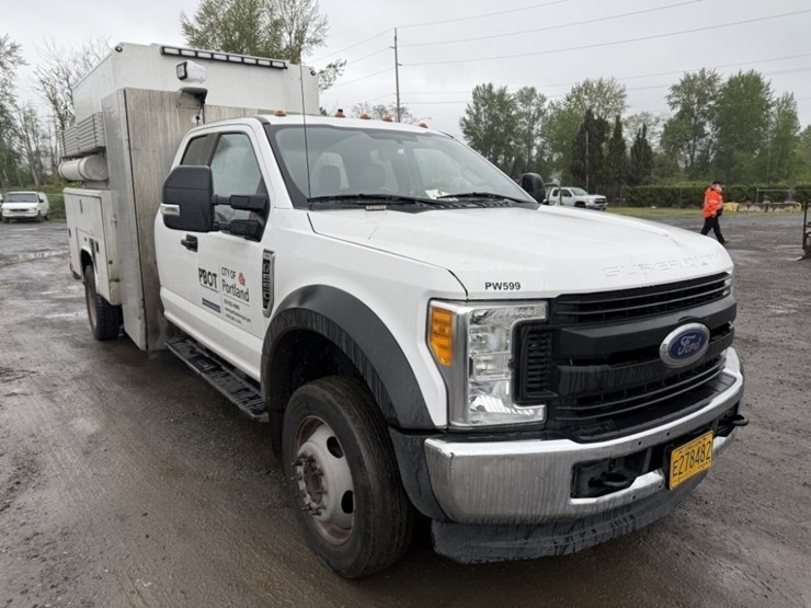 2017-ford-f550-sd-image-2