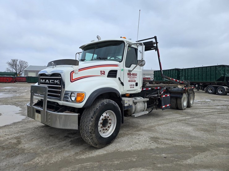 #22589-•-2006-mack-cv713-granite-roll-off-truck-image-3