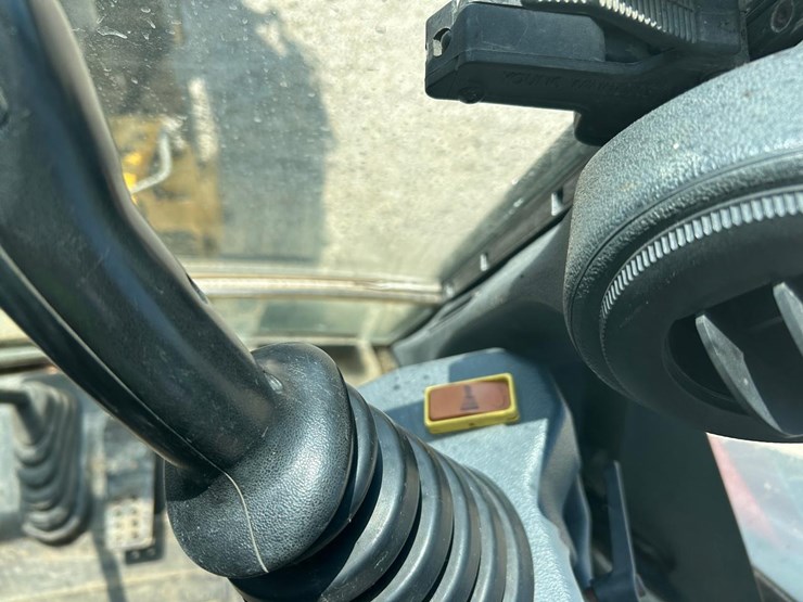 2020-deere-310l-image-28