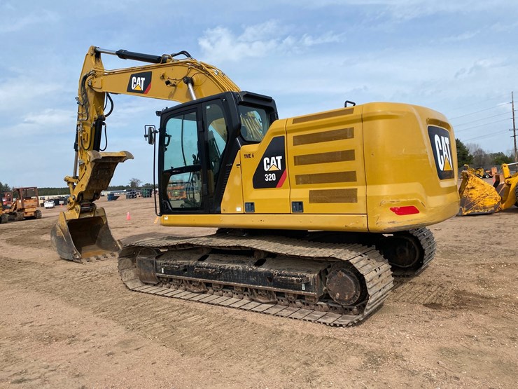 2018-caterpillar-320-image-9