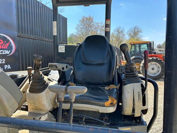 2016-deere-35g-image-18