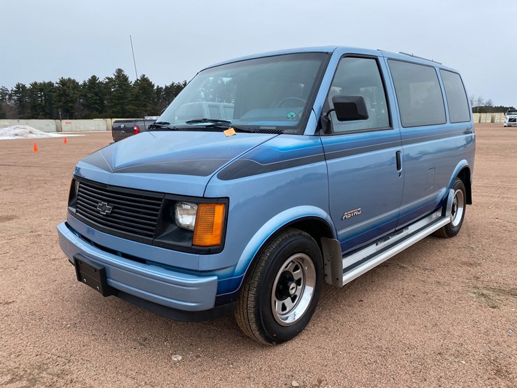 1985-chevrolet-astro-image-1