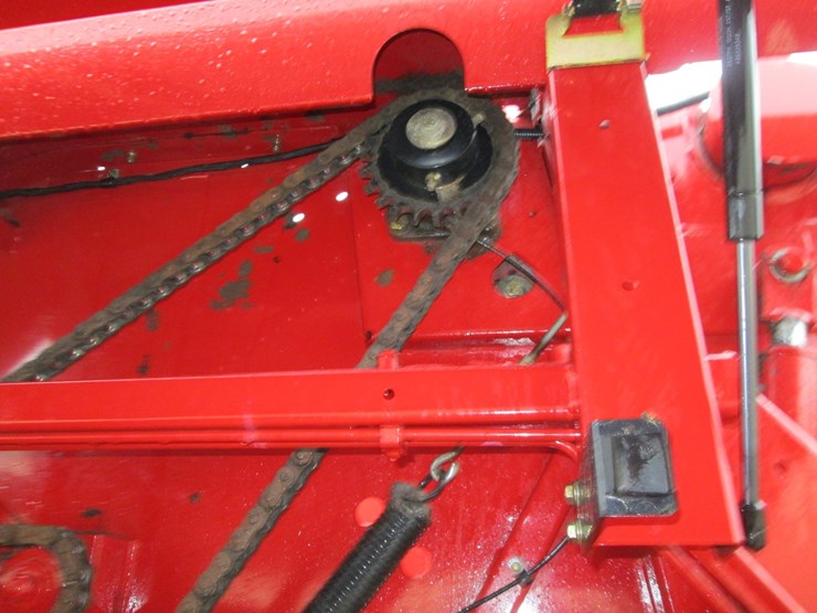 new-holland-br7060-image-13