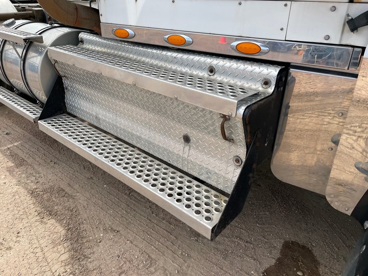 2009-kenworth-w900-image-17