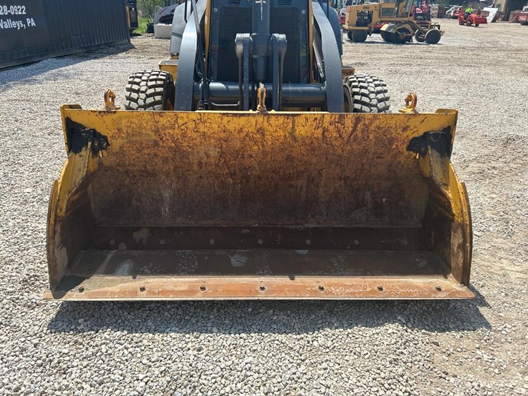 2020-deere-310l-image-8