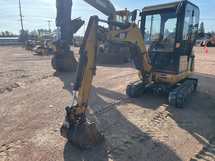 2005-caterpillar-301.8-image-40