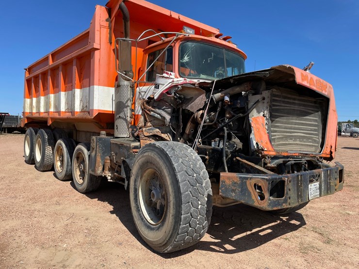 1992-mack-dm690s-image-3