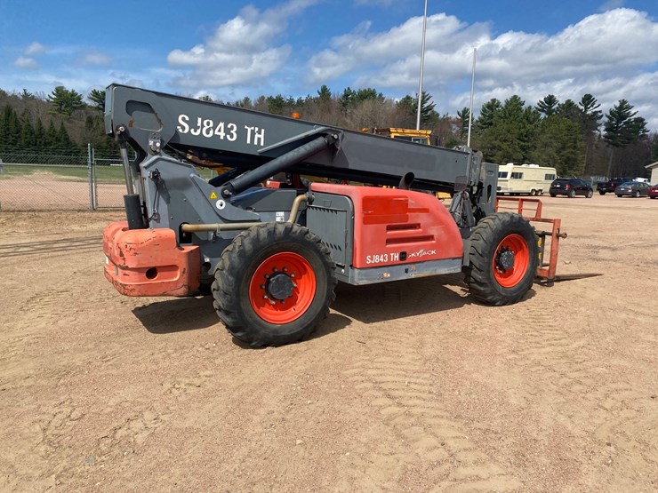 #1306-•-2018-skyjack-8,000lb-telehandler-image-7