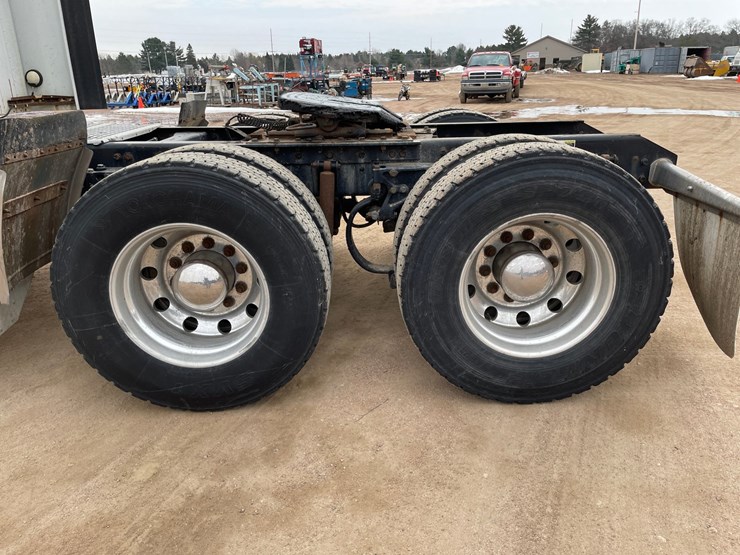 2016-kenworth-t660-image-24