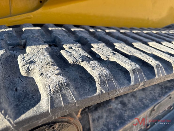 2018-deere-333g-image-10