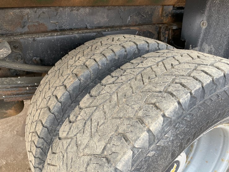 2011-chevrolet-3500-image-29